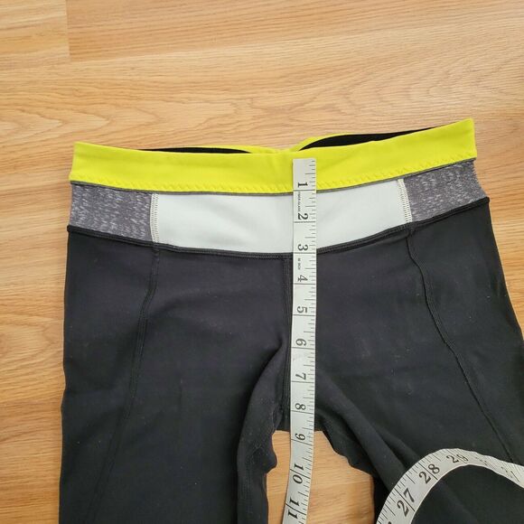 CLEARANCE!!! 💥 Lululemon Size 6 Black Slit Back Flared Yoga Capri Pants - Picture 4 of 11